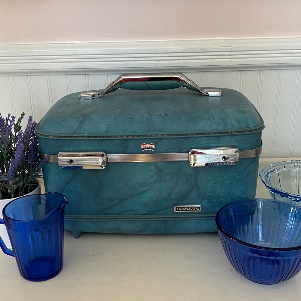 Vintage Classic American Tourister Teal Hard Train Case